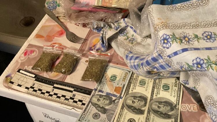 Полиция накрыла наркодилеров на горячем, фото: od.npu.gov.ua