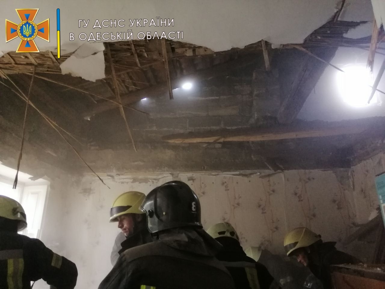 В двухэтажном доме обрушилось перекрытие. Скриншот их фейсбука ГСЧС Одесской области